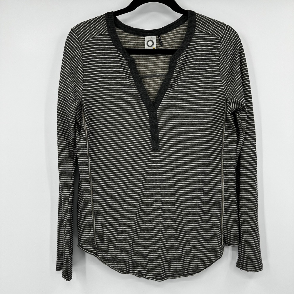 Akemi + Kin Striped Metallic Knit Long Sleeve Top Thermal Henley Grey Sz Medium